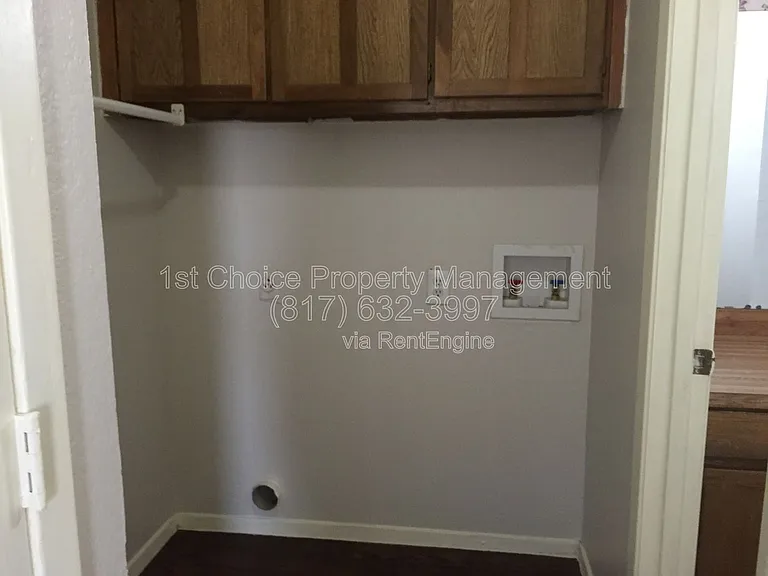 7704 Jennifer Ln — Photo 8