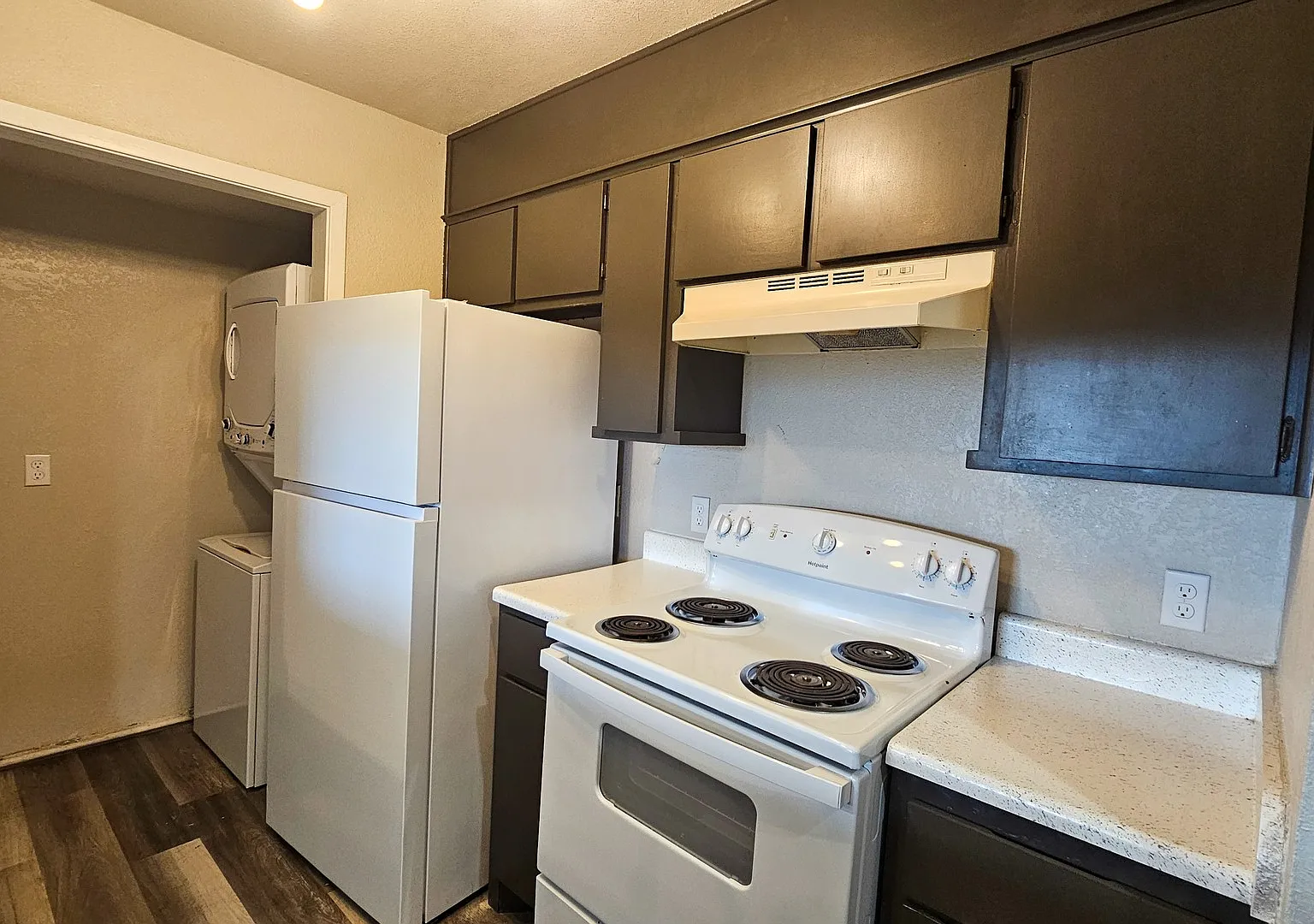Paramount Square Apartments — Photo 1