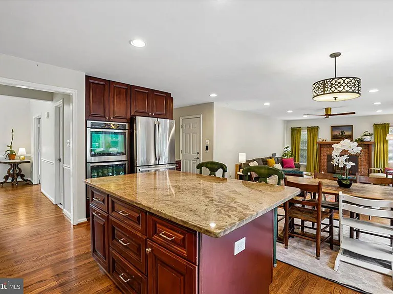 676 Old Hunt Way — Photo 8