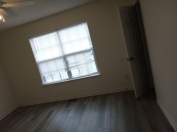 4th image of 3 Princeton Place Dr