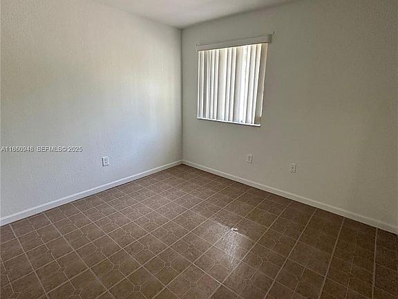5th image of 2438 SE 14th Ave