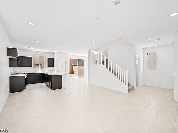 4th image of 877 Camargo St