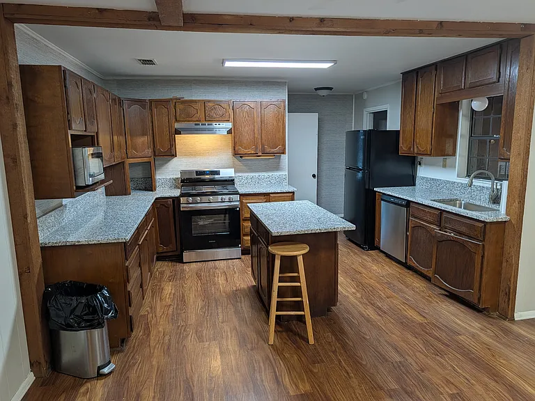 3406 Larkspur Ln — Photo 5