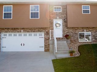 1960 Golden Eagle Dr, Dubuque, IA 52001