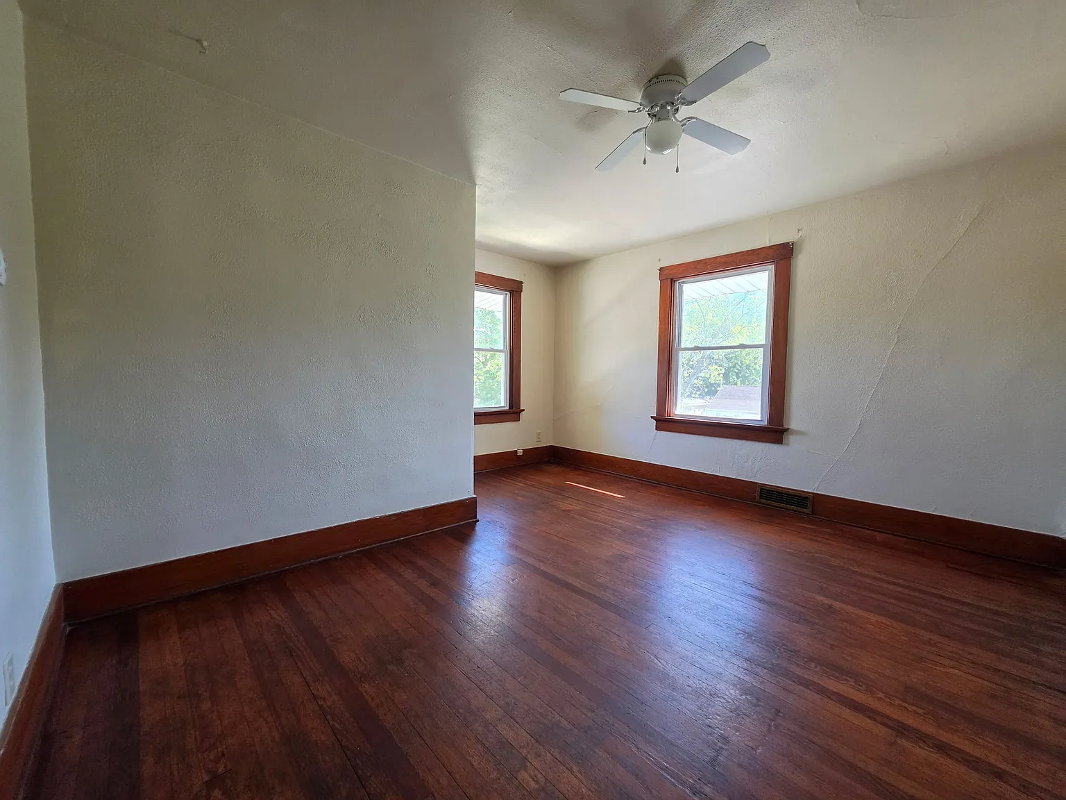 2 bed, 860 sqft, $1,075 — Photo 3