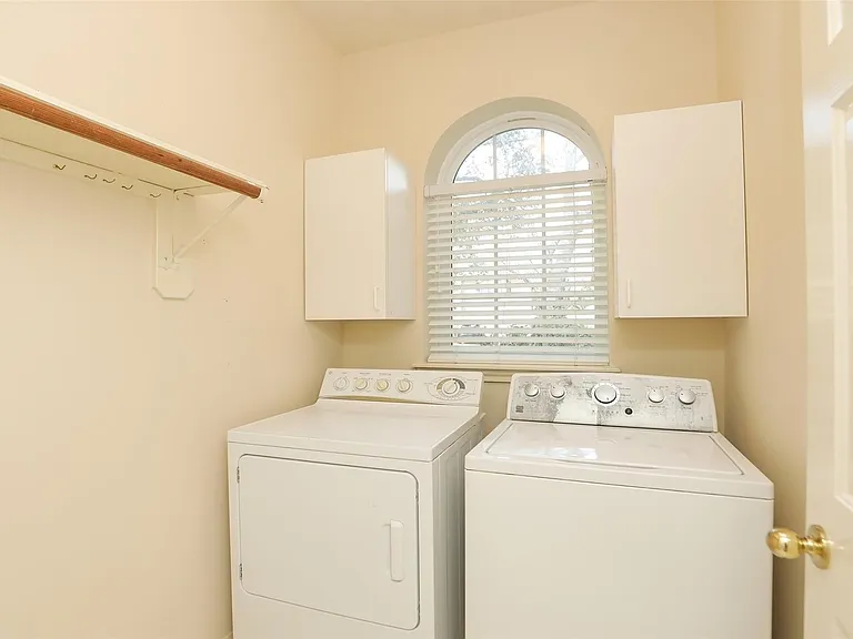 7502 Holly Court Est — Photo 21