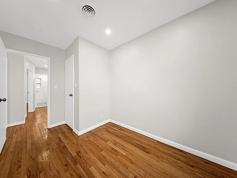 50 College St #1 — Photo 17