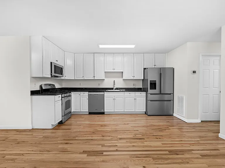 14 Elizabeth St #1 — Photo 6