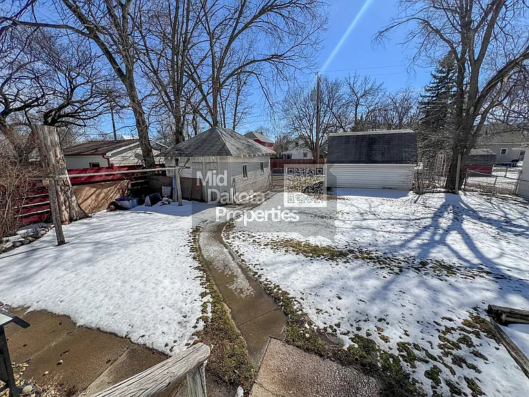 933 E 5th Ave — Photo 16