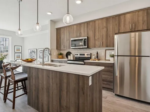 655 S Shawnee Sq SW #208, Calgary, AB T2Y 0W4