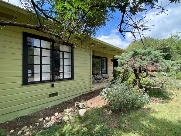 825 Myrta St, Kerrville, TX 78028