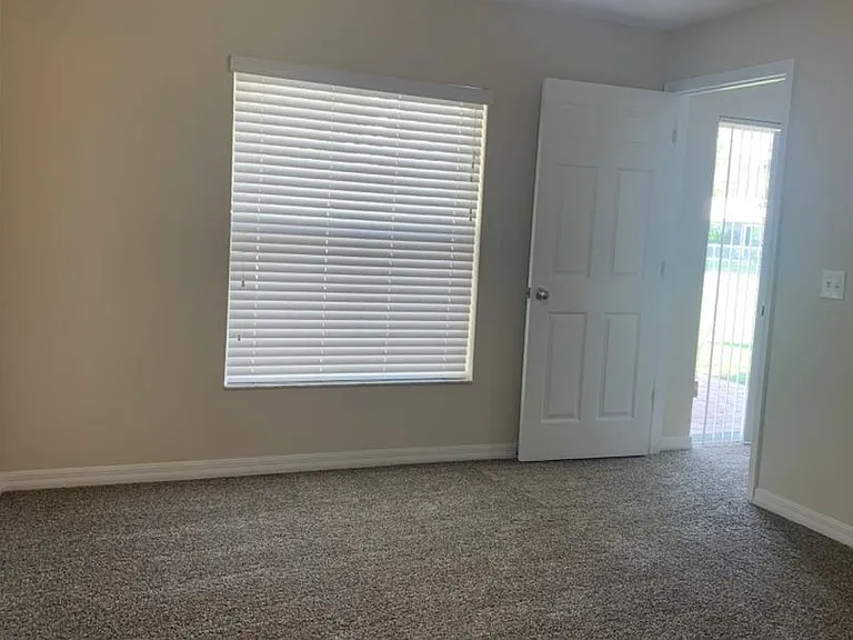 521 Montana Ave — Photo 9