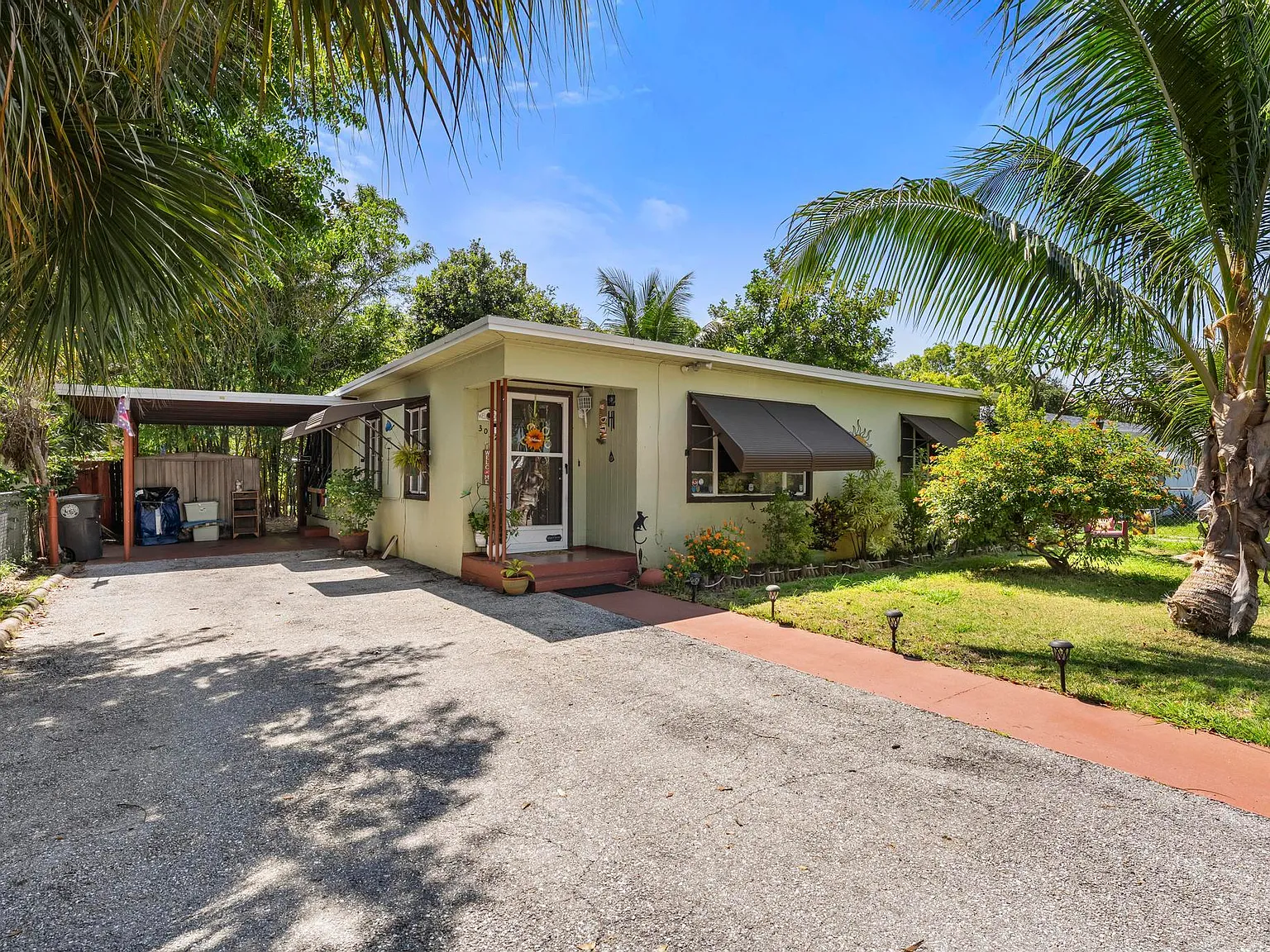 2 bed, 1.0 bath, 834 sqft, $2,800 — Photo 2