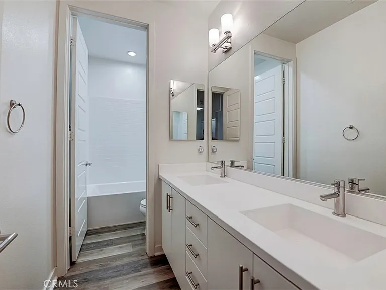39 Prominence — Photo 15