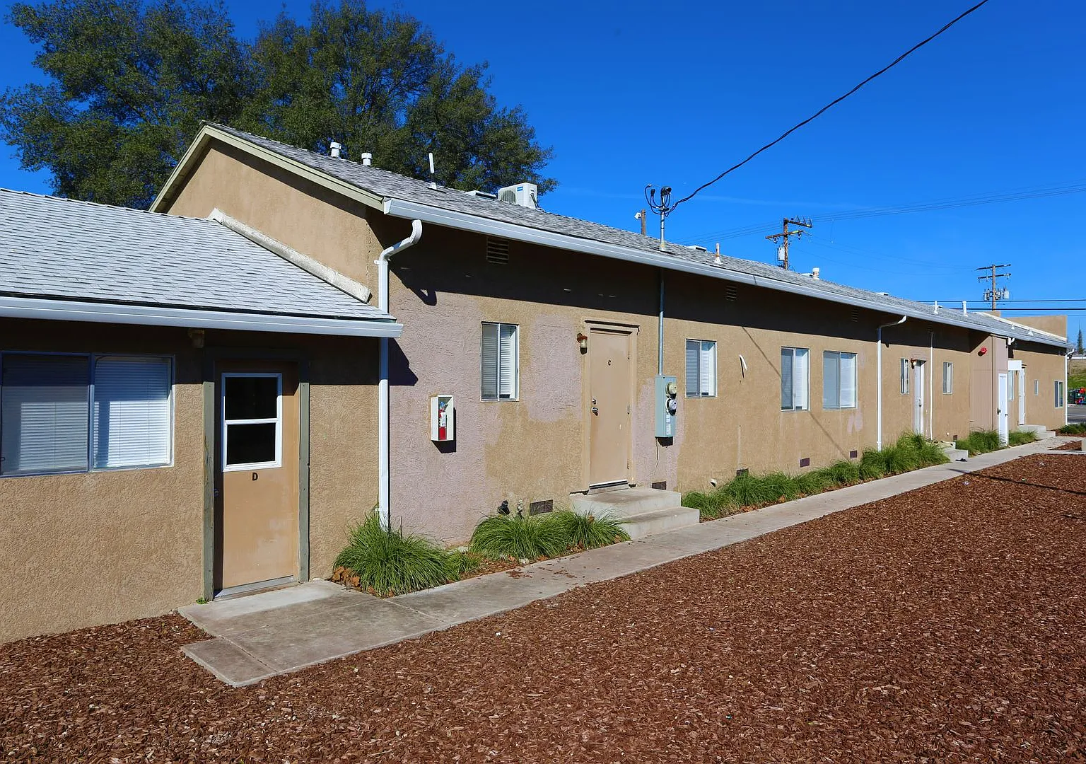 9817 N Stephens Street — Photo 1