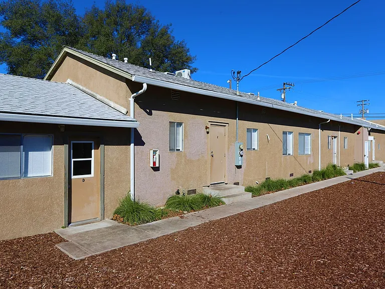9817 N Stephens St — Photo 1