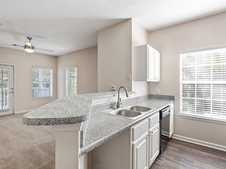 Summer Park Photography Kitchen and Living Room