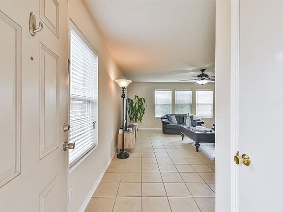 3rd image of 3110 Barkers Crossing Ave