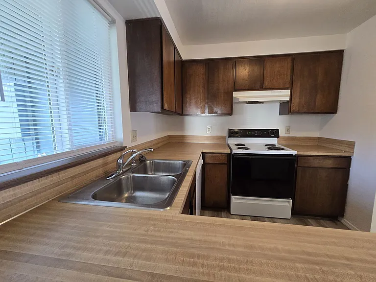 140 Atkinson Ct #19 — Photo 7
