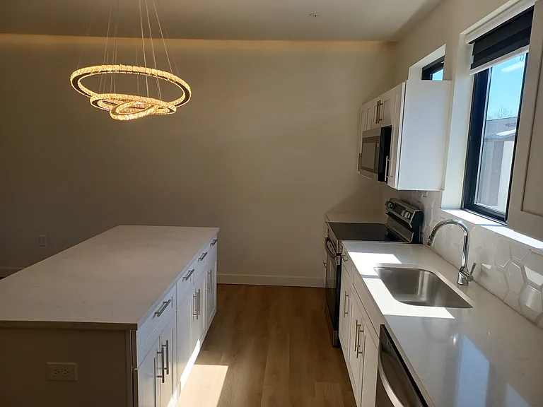 Theodora Rowhomes — Photo 30