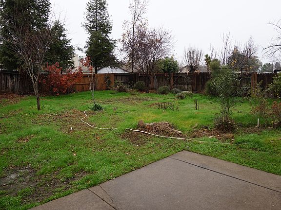 4th image of 1936 White Oak Dr