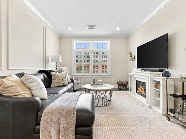 69 Foundry St #401, Wakefield, MA 01880