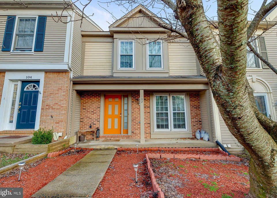1st image of 102 Batley Ct