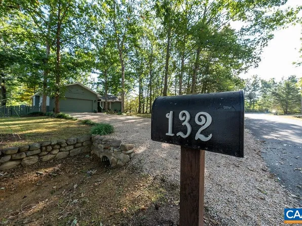 132 Viburnum Dr, Waynesboro, VA 22980