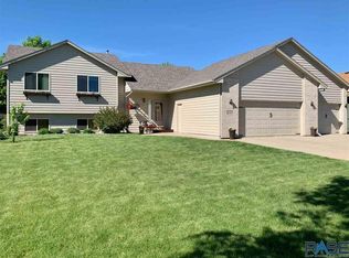 2004 E 58th St, Sioux Falls, SD 57108