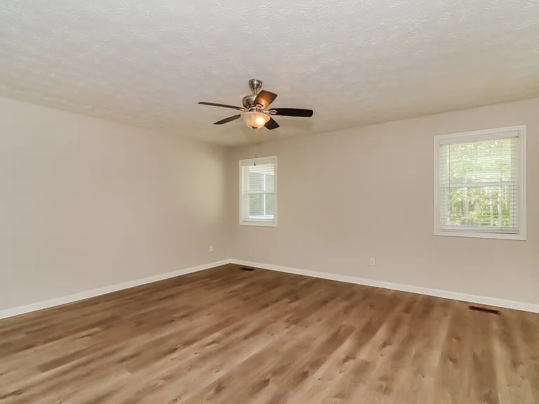 909 N Lassetter Cir — Photo 10