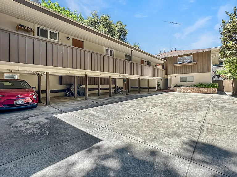 317 Poe St — Photo 12