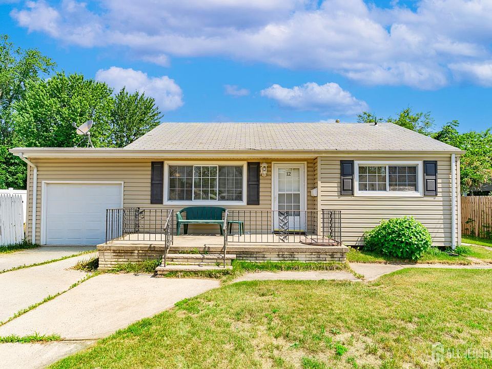 1st image of 12 Wendy Dr