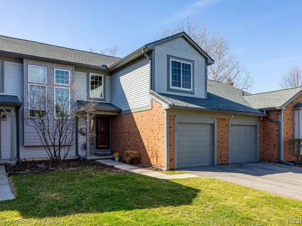 573 Winwood Ct #34, Walled Lake, MI 48390