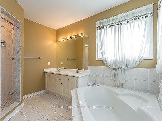 39 Florentine Cres — Photo 9