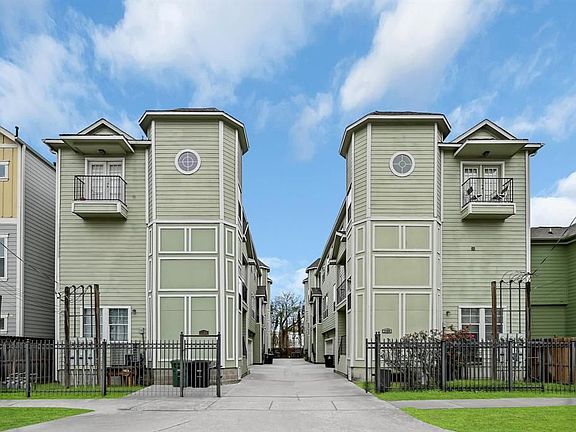 3rd image of 1109 W 15th 1/2 St Unit F