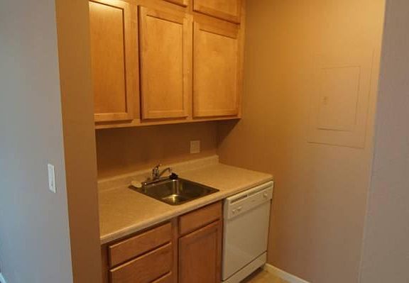 2nd image of 1808 Knox St #305