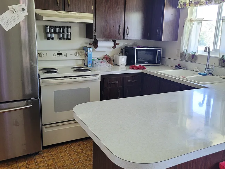 551 N Colonial Ave — Photo 6