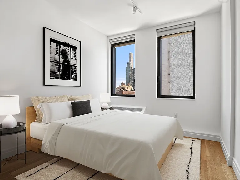 550 W 54th St #707 — Photo 4