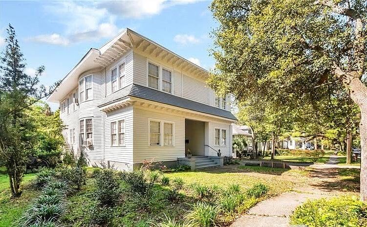 Circa 1919 Quadplex. Apt 1 is a first floor apartment.