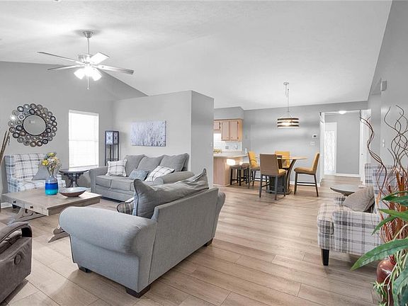 3rd image of 21 Loch Cir