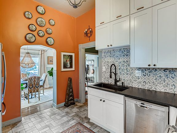 Wall to wall cabinetry all the way to the ceiling, Newer custom backsplash, versailles travertine, granite counters, granite sink, newer faucet, stainless steel appliances.