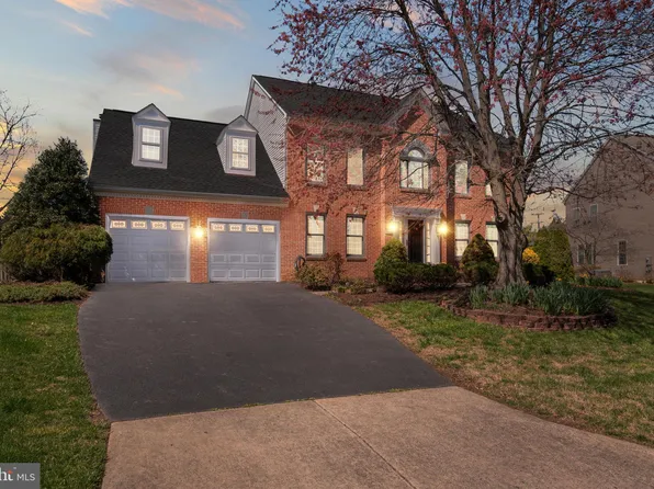 2608 Chriswell Pl, Herndon, VA 20171