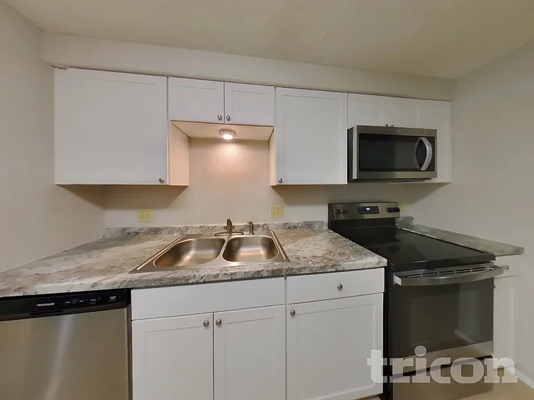 8338 Knotts Landing Dr E — Photo 5