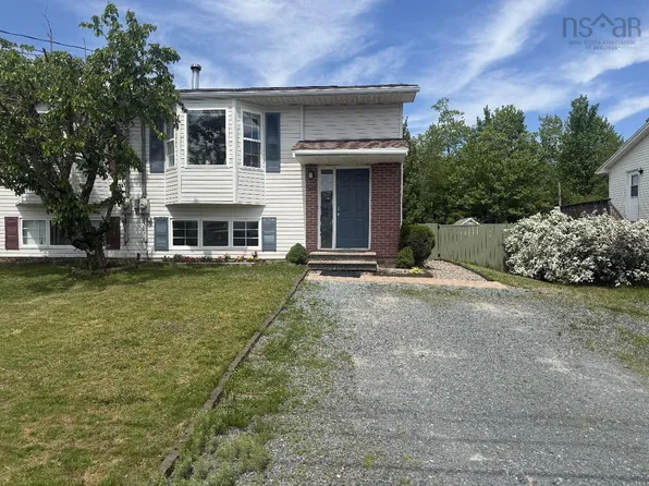 54 Hemlock Dr, Elmsdale, NS B2S 1B7