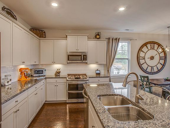 3rd image of 3331 Vinemont Dr
