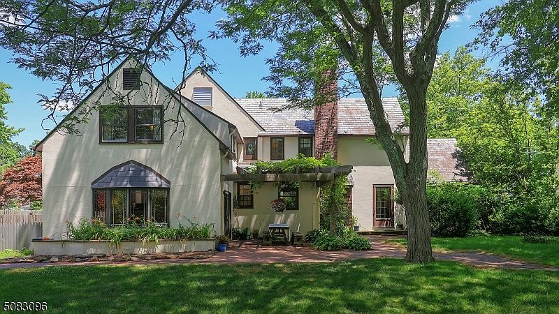1st image of 864 Westfield Ave