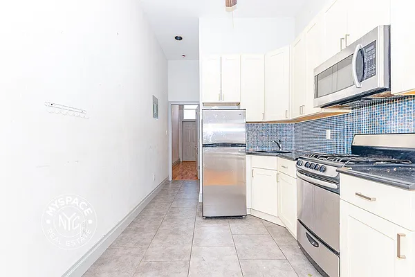 Rented by MySpaceNYC | media 6