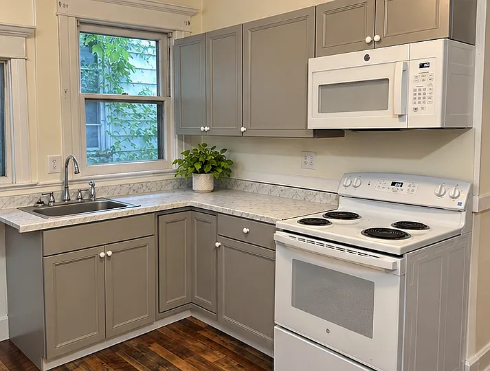 77 S Pine Ave — Photo 1