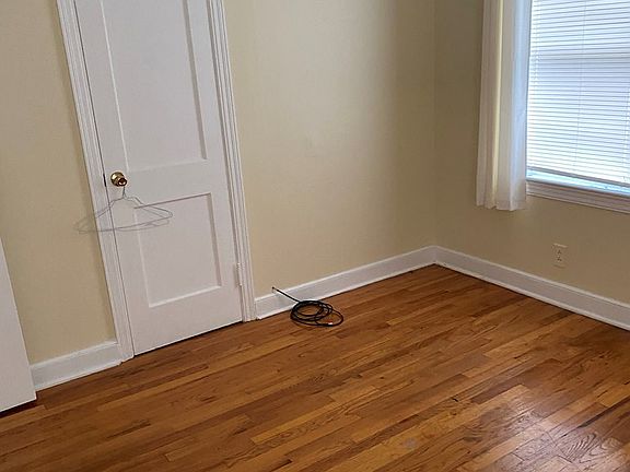 2nd image of 33 Turner St