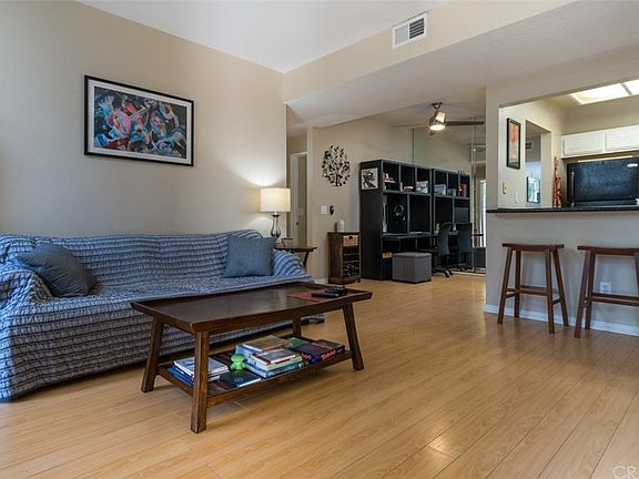 4th image of 24159 Del Monte Dr Unit 391
